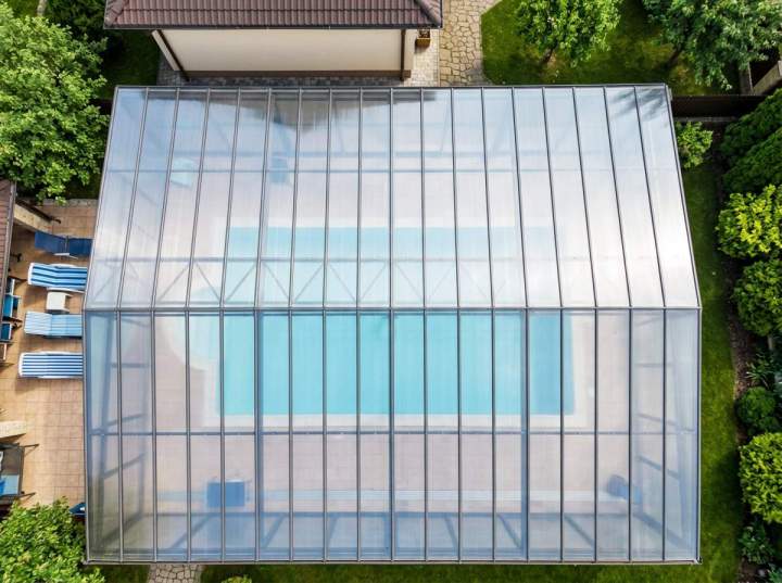 Remplacement plaques toiture abri piscine Toulon